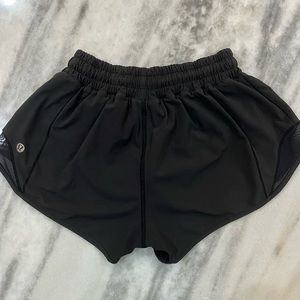 black lululemon hotty hot shorts!!